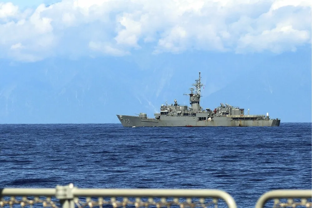 兩岸20艘船艦今逼近海峽中線　東部海域也有中國軍艦