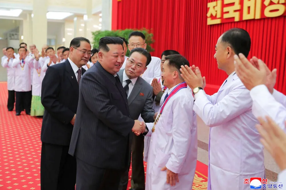 金正恩曾發燒疑似染新冠　金與正爆料：哥哥病得很嚴重
