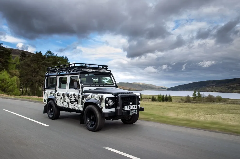 LAND ROVER 向經典致敬　推出限量版 CLASSIC DEFENDER V8 TROPHY II 