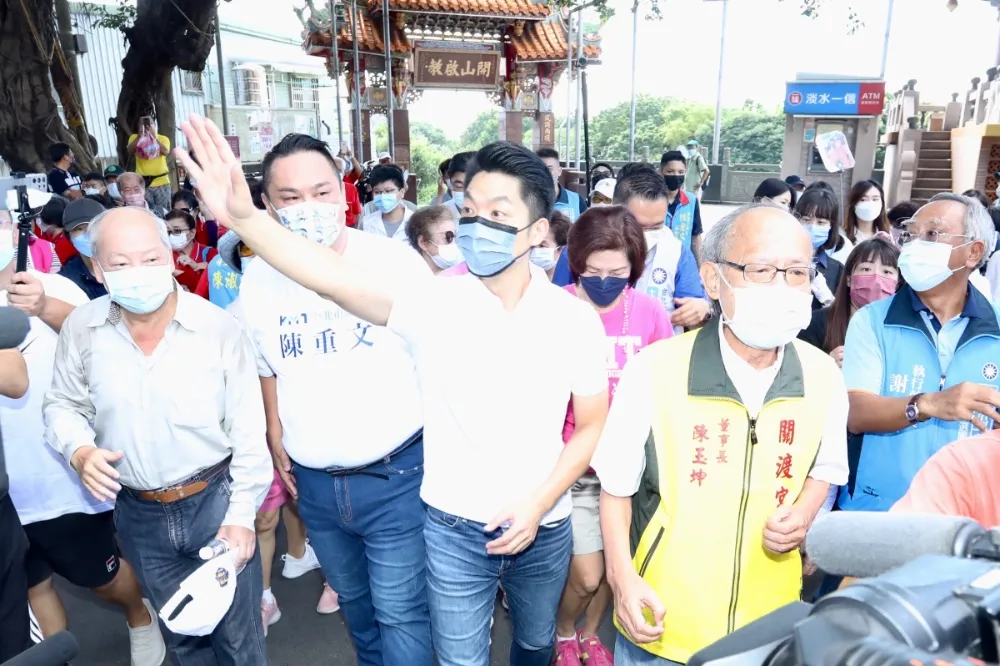 蔣萬安預約公車政見被酸爆　對手黃珊珊、陳時中陣營也忍不住了