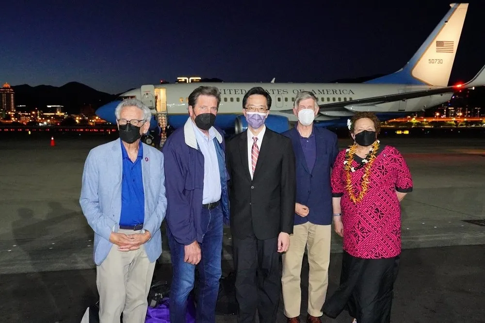 裴洛西之後美國會議員不畏中國訪台　引發外媒關注