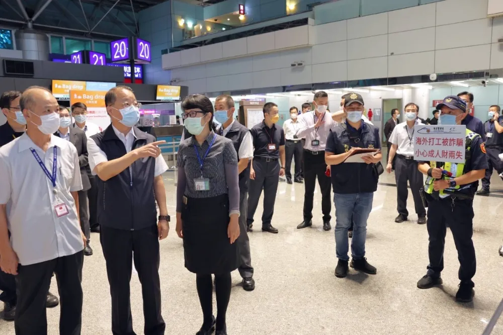 柬埔寨詐騙頻傳　柯文哲酸機場舉牌、黃明昭視察「沒用」