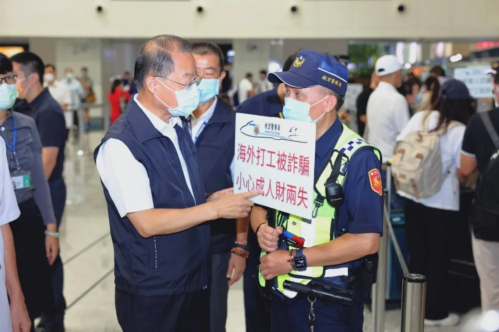 柯文哲諷機場舉牌阻柬埔寨詐騙「很好笑」　刑事局：已勸回27人
