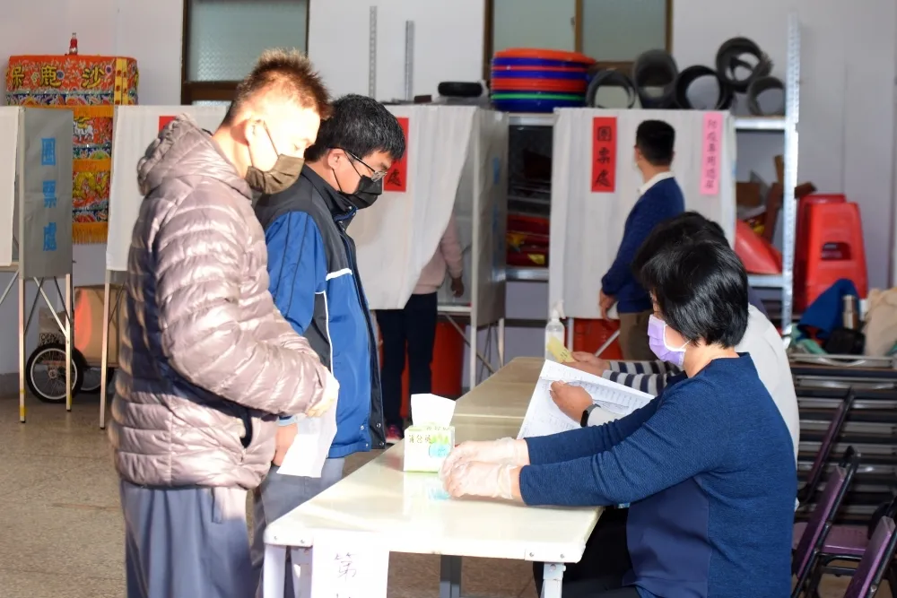 年底選舉請注意！確診、居隔禁外出投票　額溫超標可進場