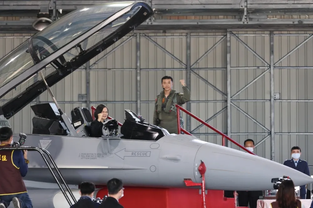 空軍下一代主力戰機研製案　不符現階段戰備需求＋關鍵技術未克服暫喊卡　