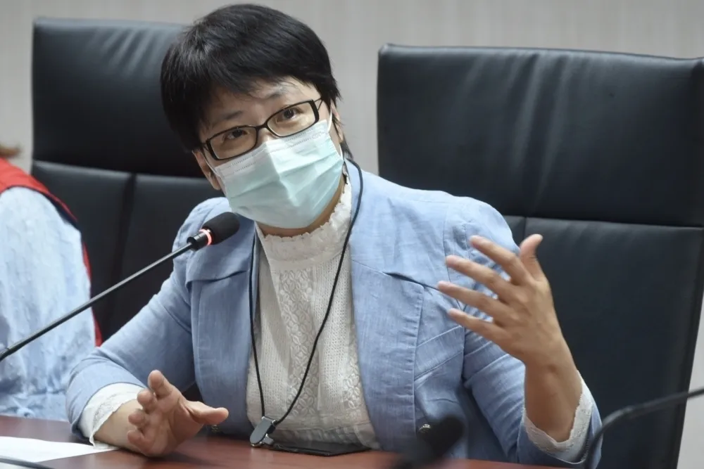 陳信瑜涉貪准辭　黃珊珊證實8/28生效　