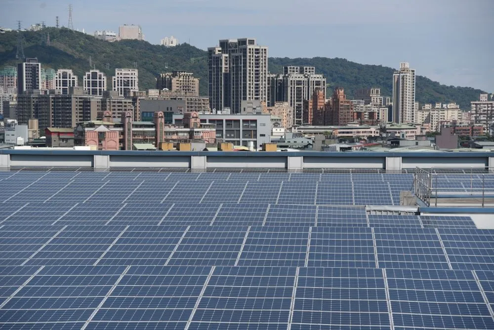 太陽能發電今飆高555萬瓩破紀錄　超越大潭火力發電容量