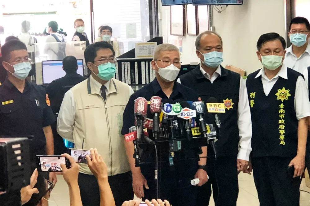 【台南殺警案】方仰寧還原案發現場　2警噴辣椒水、開車衝撞仍被兇嫌殺害