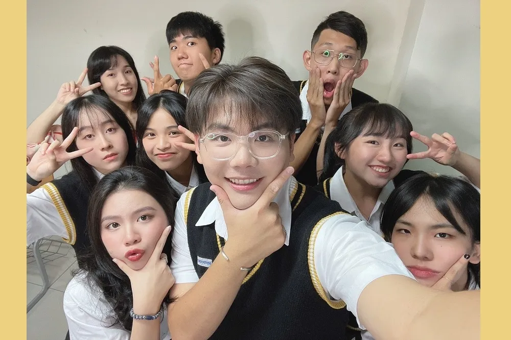 神複製「時間管理大師」　YouTuber「各種同學」新片勾回憶　網淚：這也是我的青春！