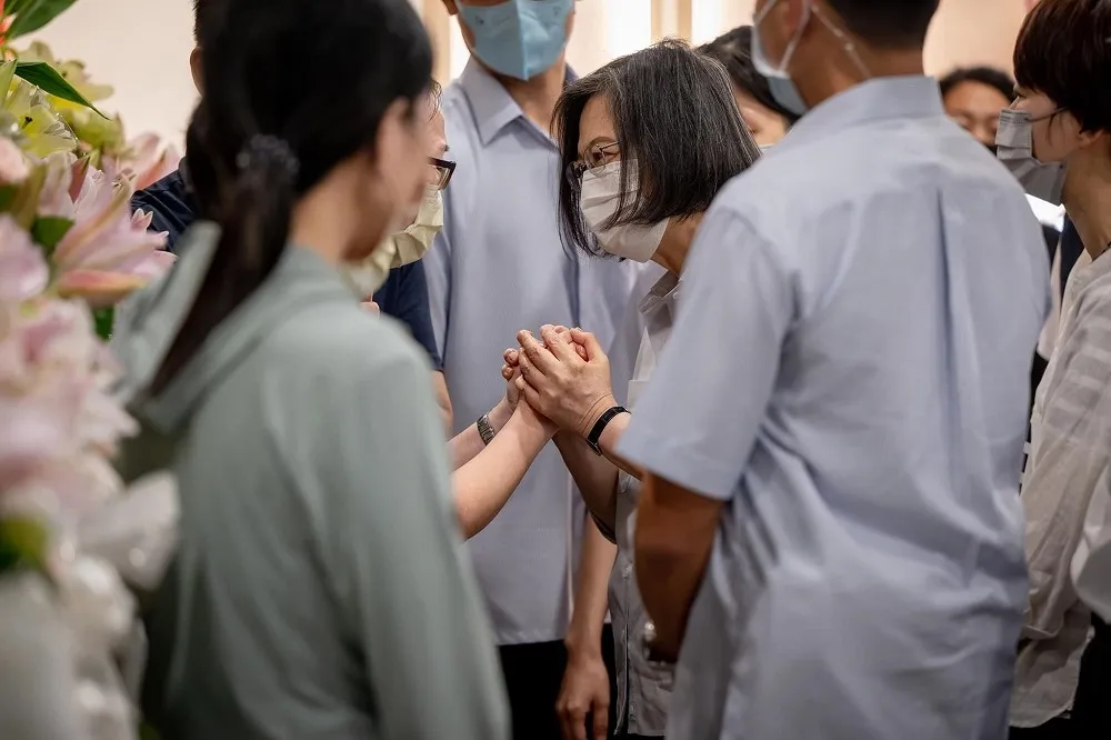 【台南殺警案】親赴靈堂向家屬致歉承諾修法　蔡英文：公權力不容挑戰
