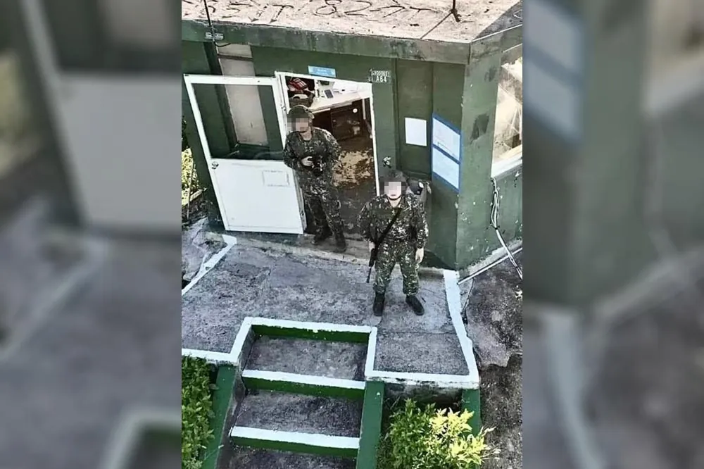 【清晰片】中國無人機侵門踏戶進大膽防區　2哨兵看傻「拿石頭狂砸」