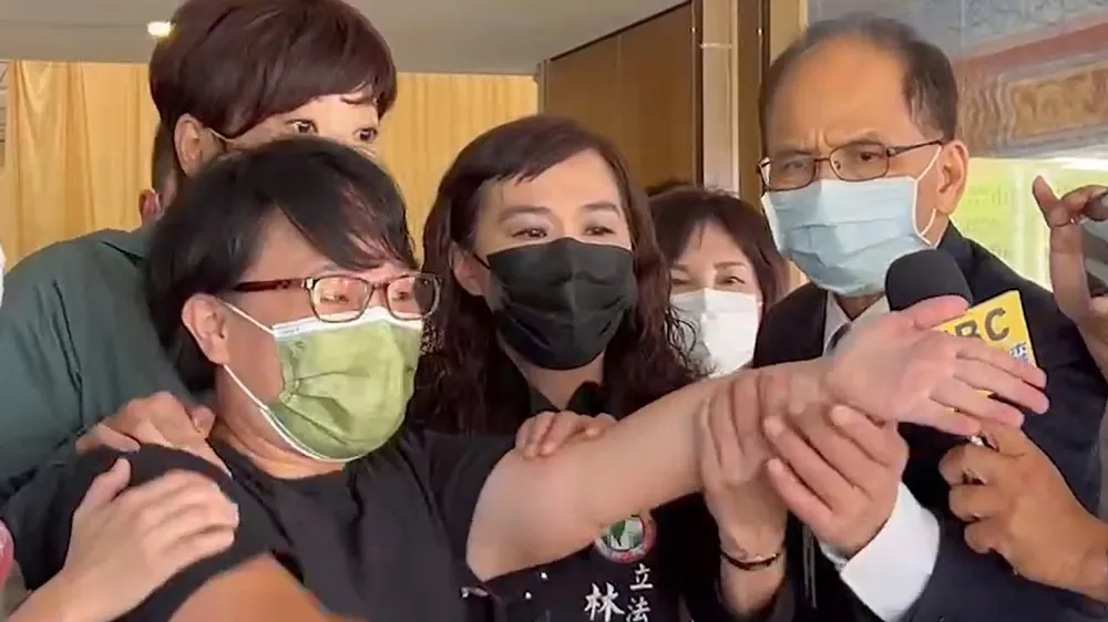 【怒吼片】殉職警姊姊崩潰哭喊　出面痛批外役監、廢死團體