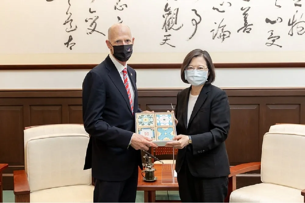 不懼中國威脅！美國參議員再訪台　專機今晚抵松山機場、26日見蔡英文