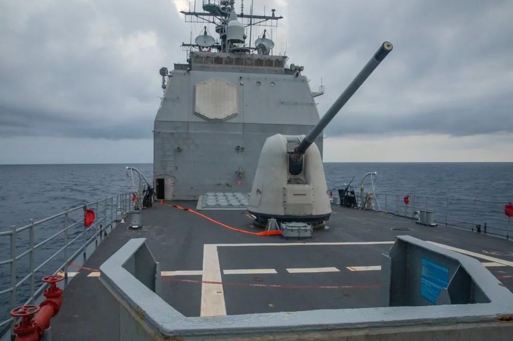 美國2軍艦通過台灣海峽　國防部：通過期間一切正常