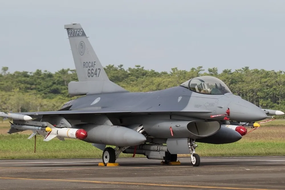 美媒：拜登擬強化台灣防衛能力　要求國會批准售台魚叉、響尾蛇飛彈