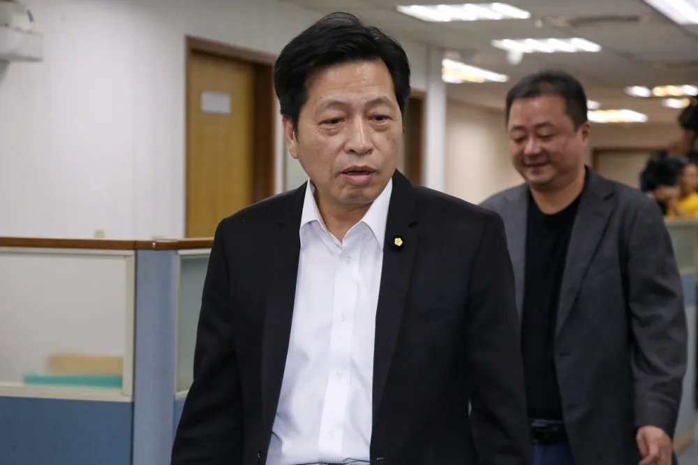 四叉貓控買網軍未付尾款　鄭寶清痛斥：不實言論將提告
