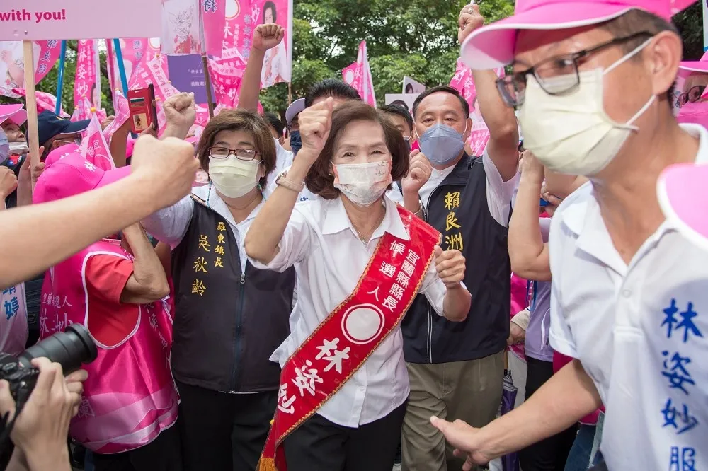 林姿妙撇貪污遭起訴　今帶3000支持者登記參選喊：房子蓋一半師傅不能換！