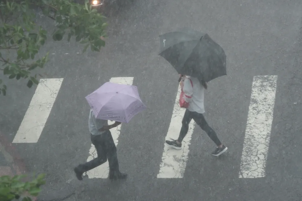 【快訊】中度颱風「軒嵐諾」最快8點半發布海上颱風警報