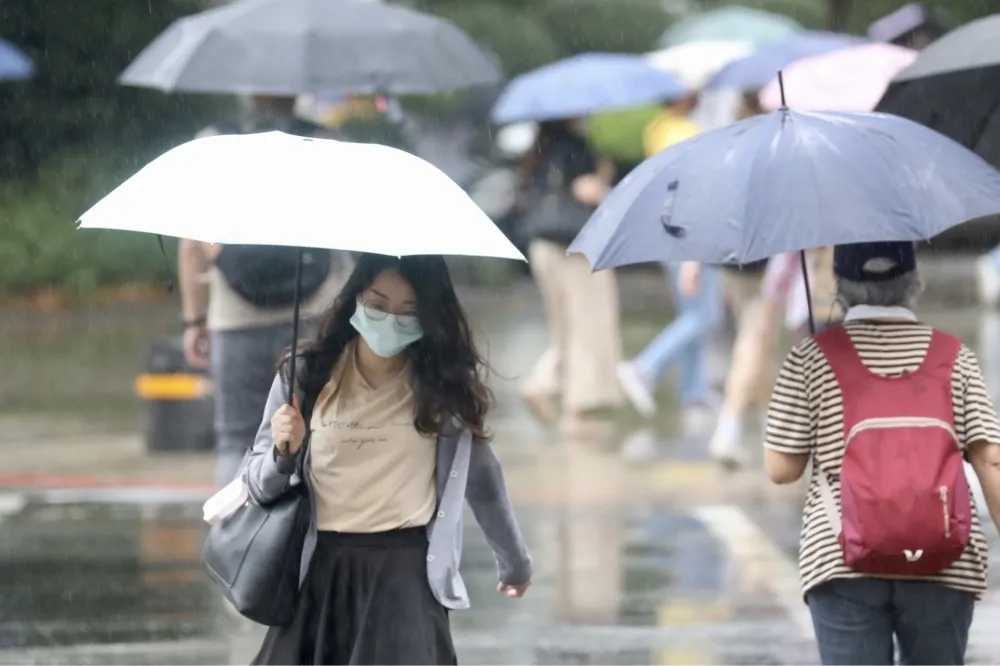 中颱「軒嵐諾」逐漸靠近　氣象局最快深夜發布陸警