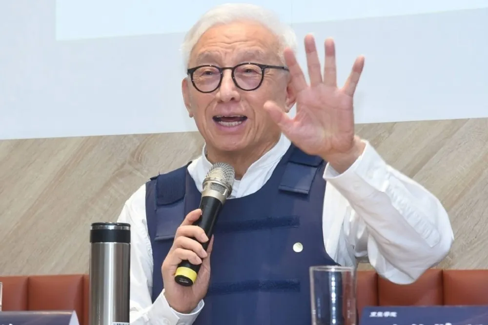 曹興誠與媒老闆誰比較任性？