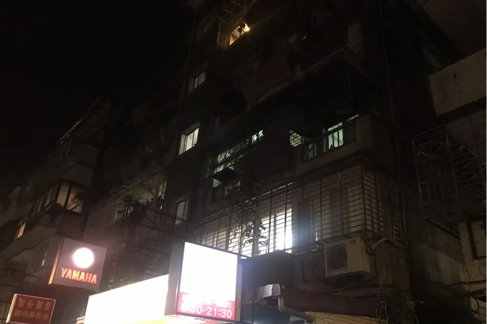 「垃圾車哪時來？」永和分屍案死者頭和腳都不見　鄰居曝哥哥曾問這問題