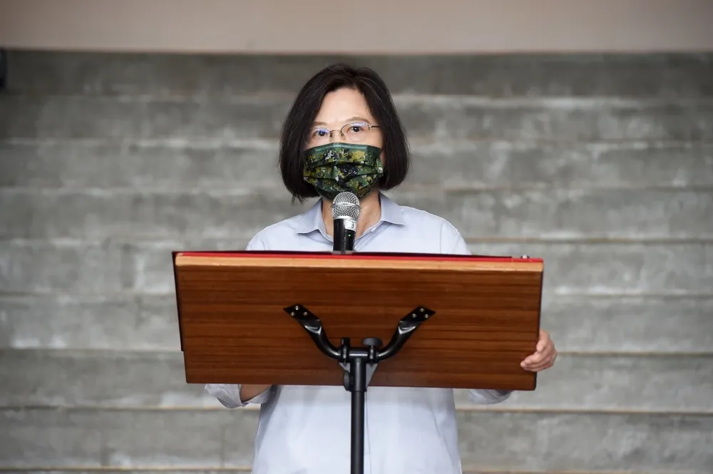 蔡英文幫Kolas拉抬大喊縣長換人做　花蓮縣黨部轟：派府發言人空降參選，自搞黨派政治