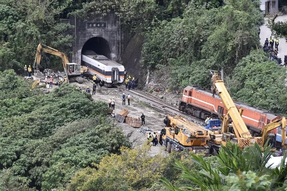 太魯閣號出軌事故死傷慘重　交通部、台鐵3官員被彈劾