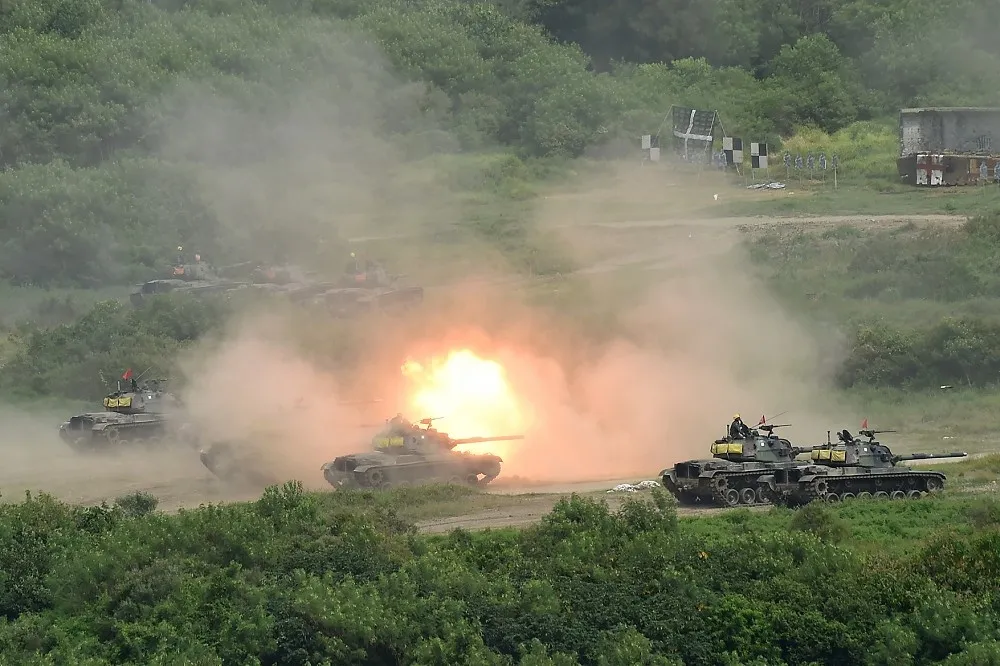 【實彈操演圖輯】戰機掩護、戰車砲火猛攻摧敵　模擬戰況逼真