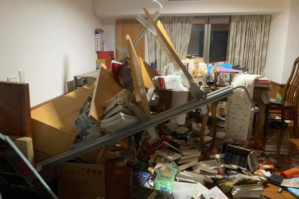 【地震災情】賣場民宅如暴風捲過滿地狼藉　磚窯廠牆倒、橋面錯位、愛河魚躍馬路