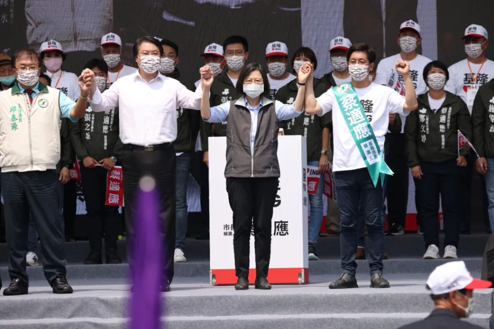 【基隆現場觀察】蔡適應和林右昌黏牢牢狂打接棒牌　力抗藍營謝國樑家族政治