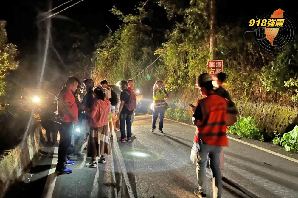 【918強震】赤科山百餘民眾漏夜救下山　民眾：又餓又累走到腿軟