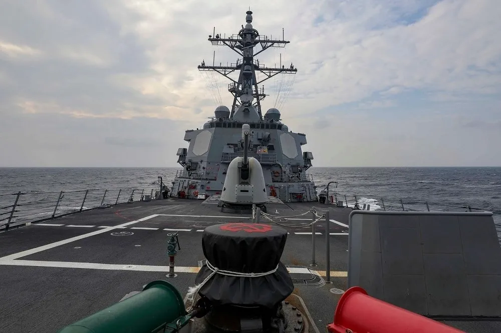 對中國表態　美第7艦隊與加拿大軍艦聯合通過台灣海峽