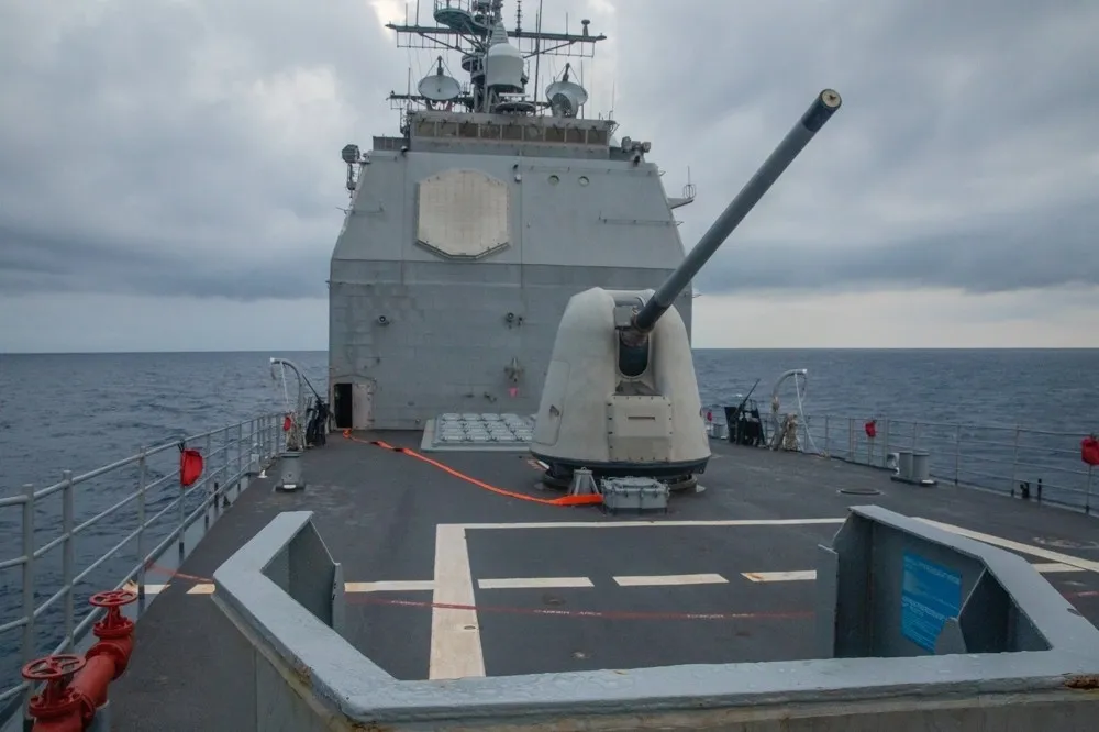 美、加軍艦通過台灣海峽　國防部證實：全程掌握台海周邊狀態