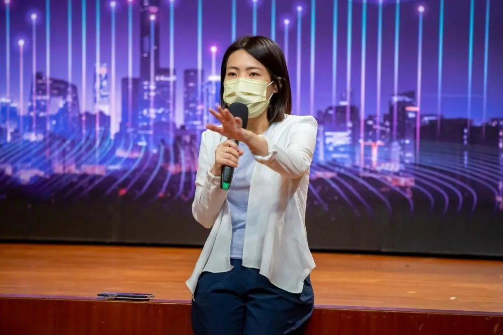 周玉蔻讚四叉貓狠酸「這人」靠補習上台大　徐巧芯高喊：我自首，我也有罪