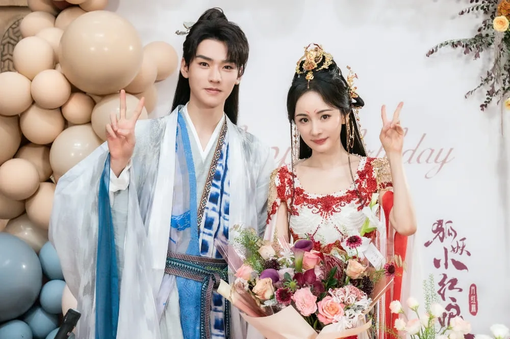 楊冪、龔俊《狐妖小紅娘》CP感爆棚私下卻暗潮洶湧　2人搶咖位開鏡儀式藏玄機