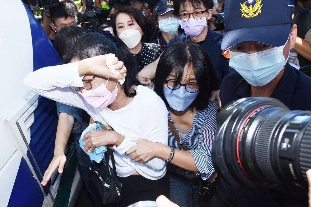 周玉蔻堵張淑娟鬧場道歉！藍齊轟獵巫定調年底大選　「投給民進黨就是投給周玉蔻」