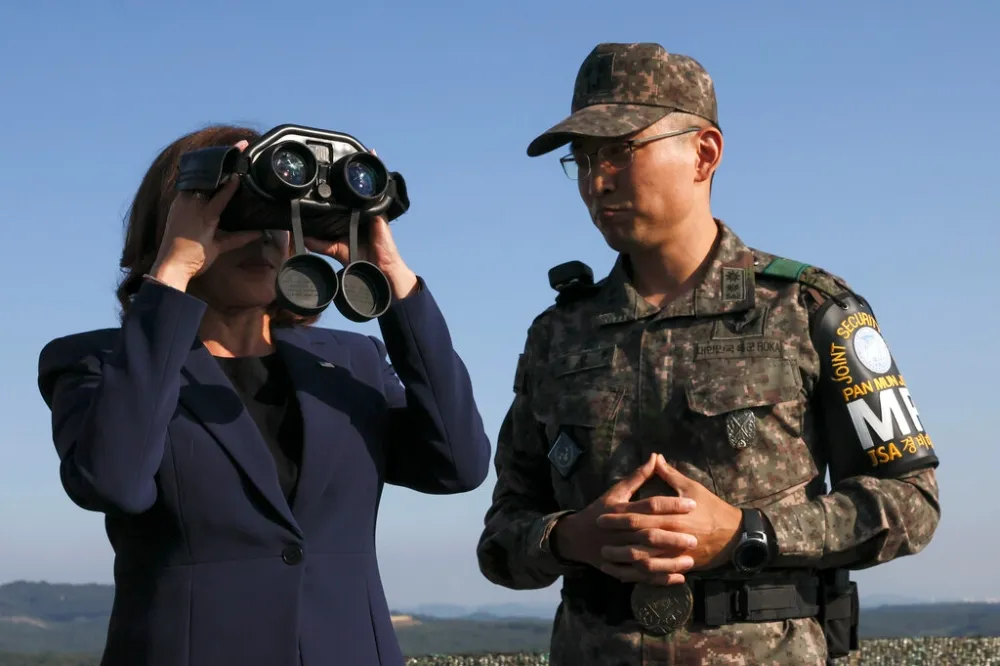 無懼北韓連射3枚飛彈　賀錦麗訪南北韓非軍事區驚嘆「真的好近！」