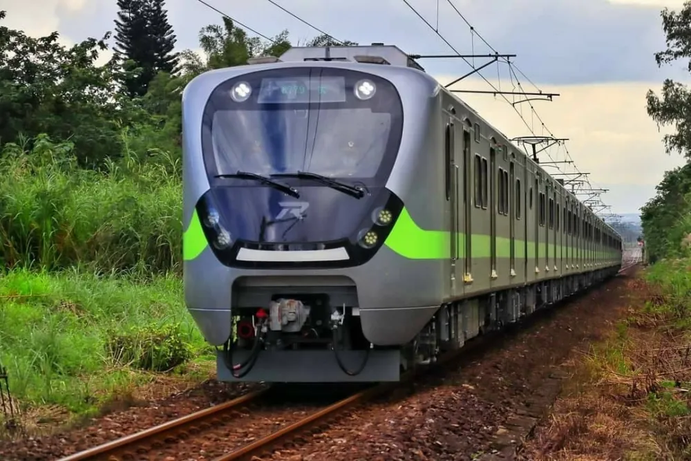 台鐵「花蓮-玉里」通啦！今凌晨發出首班車　乘客開心：少半小時路程