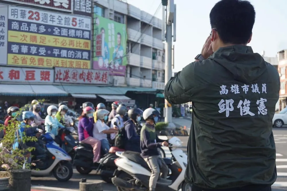 韓國瑜欲攬政績　遭高雄市議員邱俊憲狠打臉