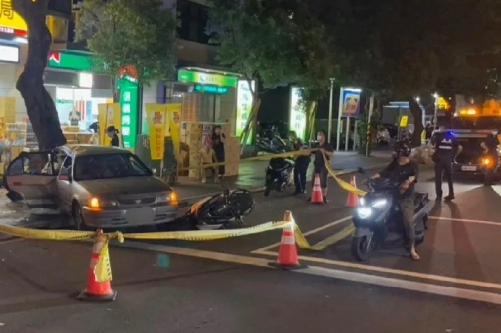 【有片】老翁倒車暴衝200公尺釀1死3傷　親子逛街遭輾母送醫不治