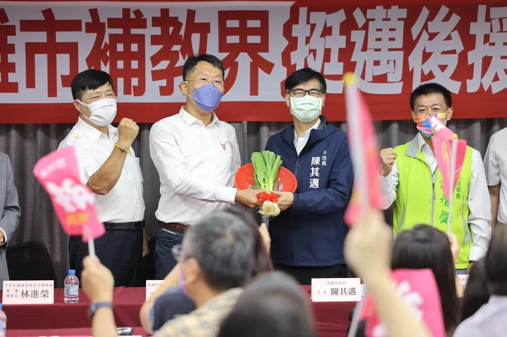 盛讚市府用心照顧助業者度過疫情　高雄補教界組後援會挺陳其邁連任