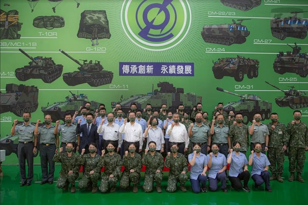 國防部長證實兵役延長年底前公告　「幾年幾班」役男開始未定