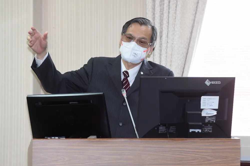陳明通被問林智堅論文抄襲案　切割身分：不回答「陳教授」的問題