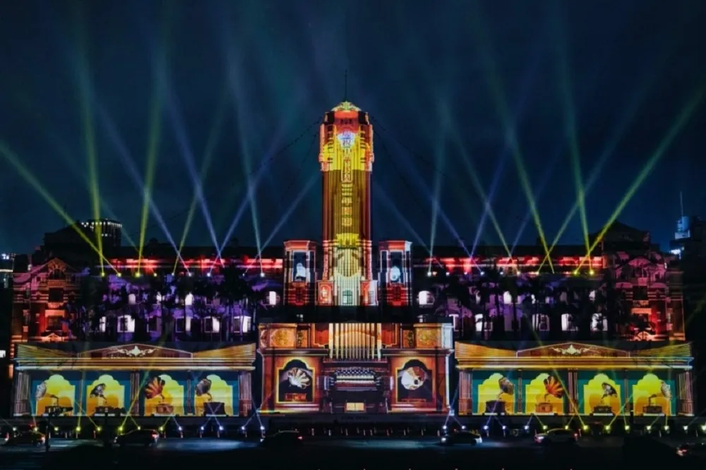 【有片】2022 國慶光雕秀限期 5 天總統府登場！12 分鐘表演融入 25 部經典電影　​時間、場次一次看