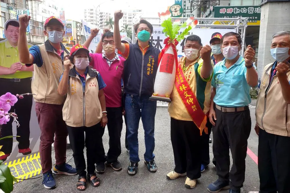 林文仲南區服務處成立　南區里長站台力挺盼人民當靠山