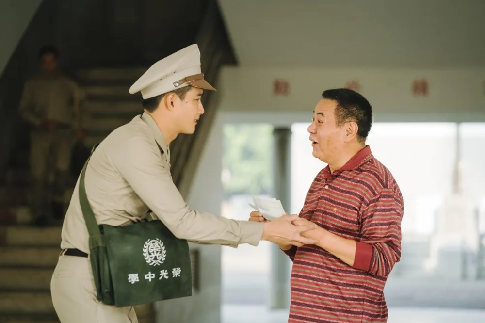 張庭瑚《你在我心上》偷錢遭「阿公」蔡振南狂扁　屁股被踹痛到飆罵髒話
