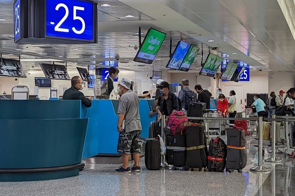 國門明天開放！桃機估首日迎1.2萬旅客入境　設施回復疫情前常態