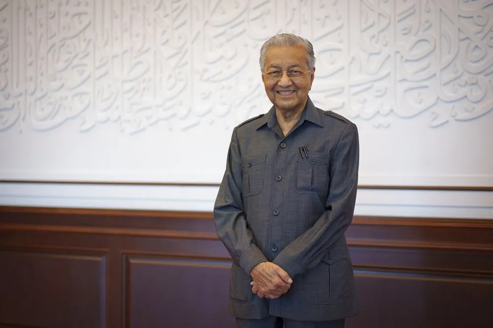 大馬前首相馬哈迪97歲高齡再披戰袍　拚國會議員連任