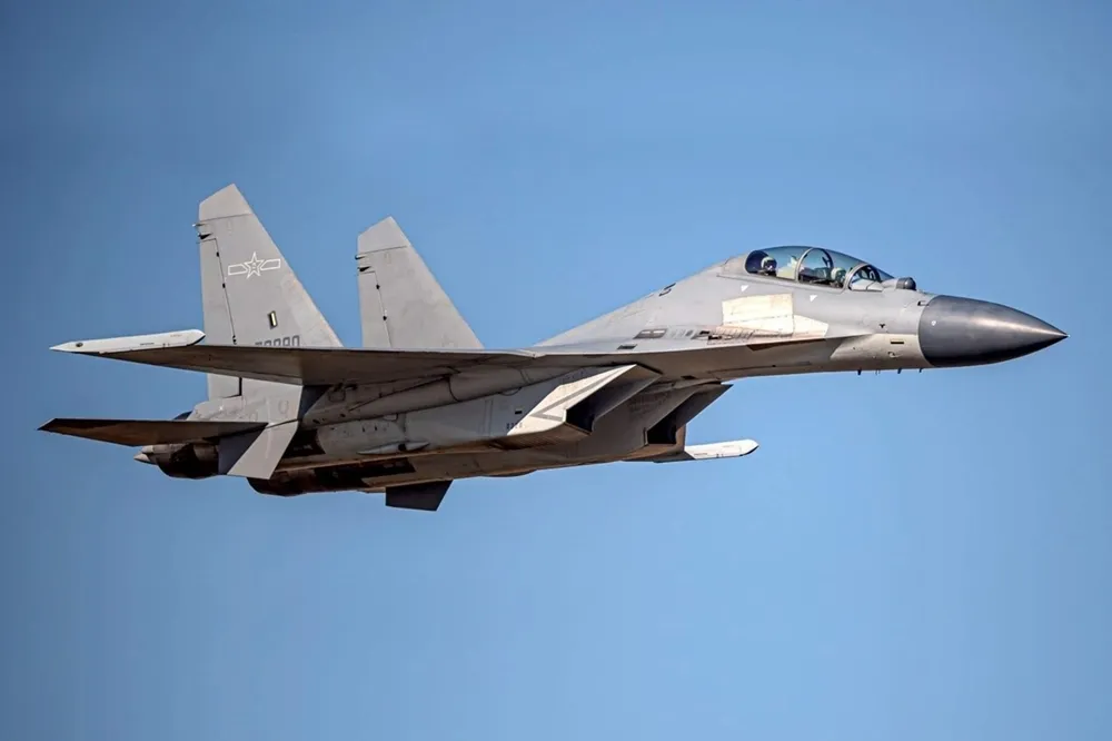 中國派15架次軍機、4艘艦擾台　BZK-007無人機闖台海中線南側