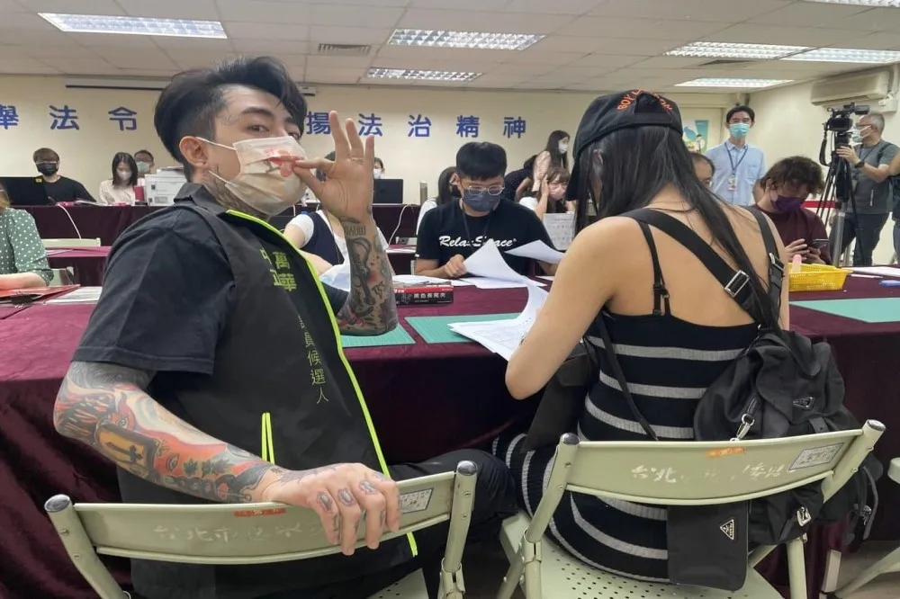 謝和弦不能選議員了！九合一選舉21日姓名、號次抽籤　7人被踢出名單　  